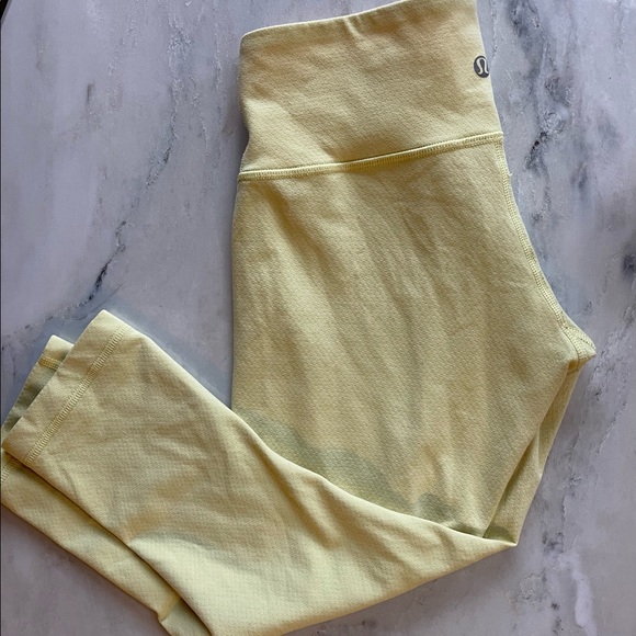 Lululemon Wunder Under Mid Rise Crop in Pale Yellow - Picture 1 of 5